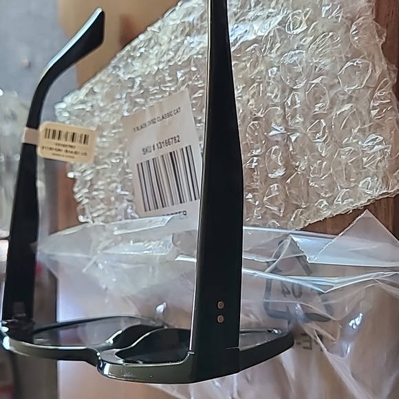 3X HOST PICK!!! BLACK CAT EYE SUNGLASSES - Picture 10 of 12